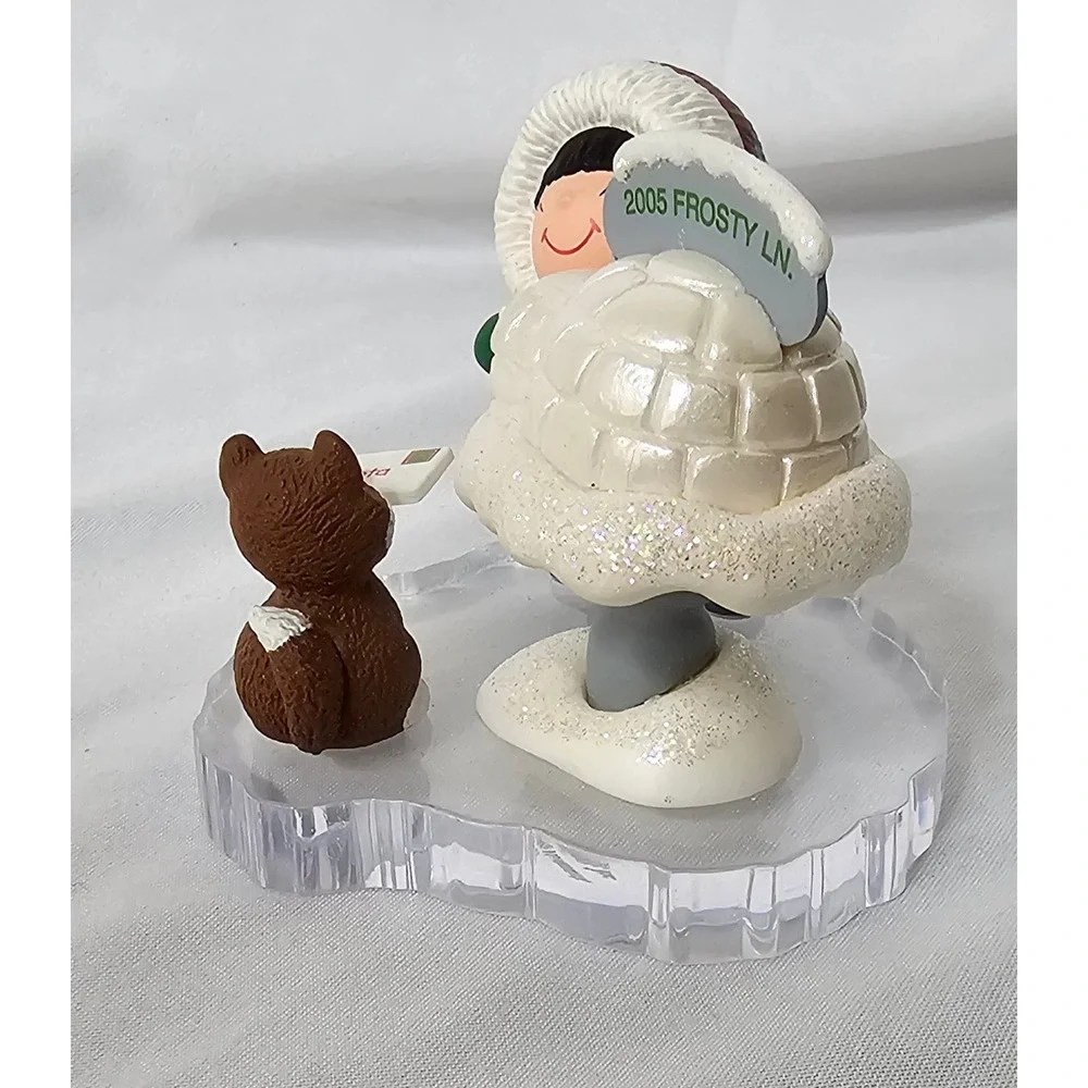 Hallmark Frosty Friends 2005 Ornament Blue White Husky Igloo Santa Letter 26th